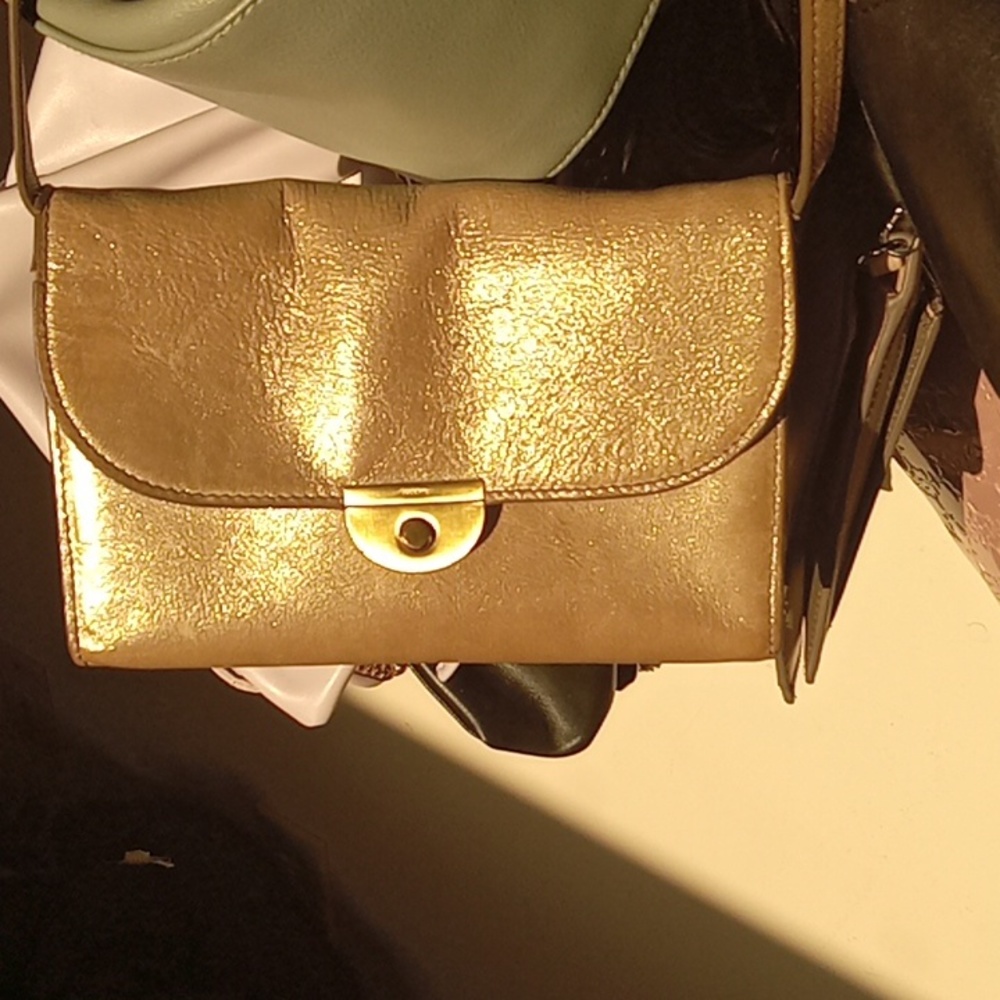 Cute Pre-owned Leather Gold Fossil Crossbody Purse - Picture 1 of 10
